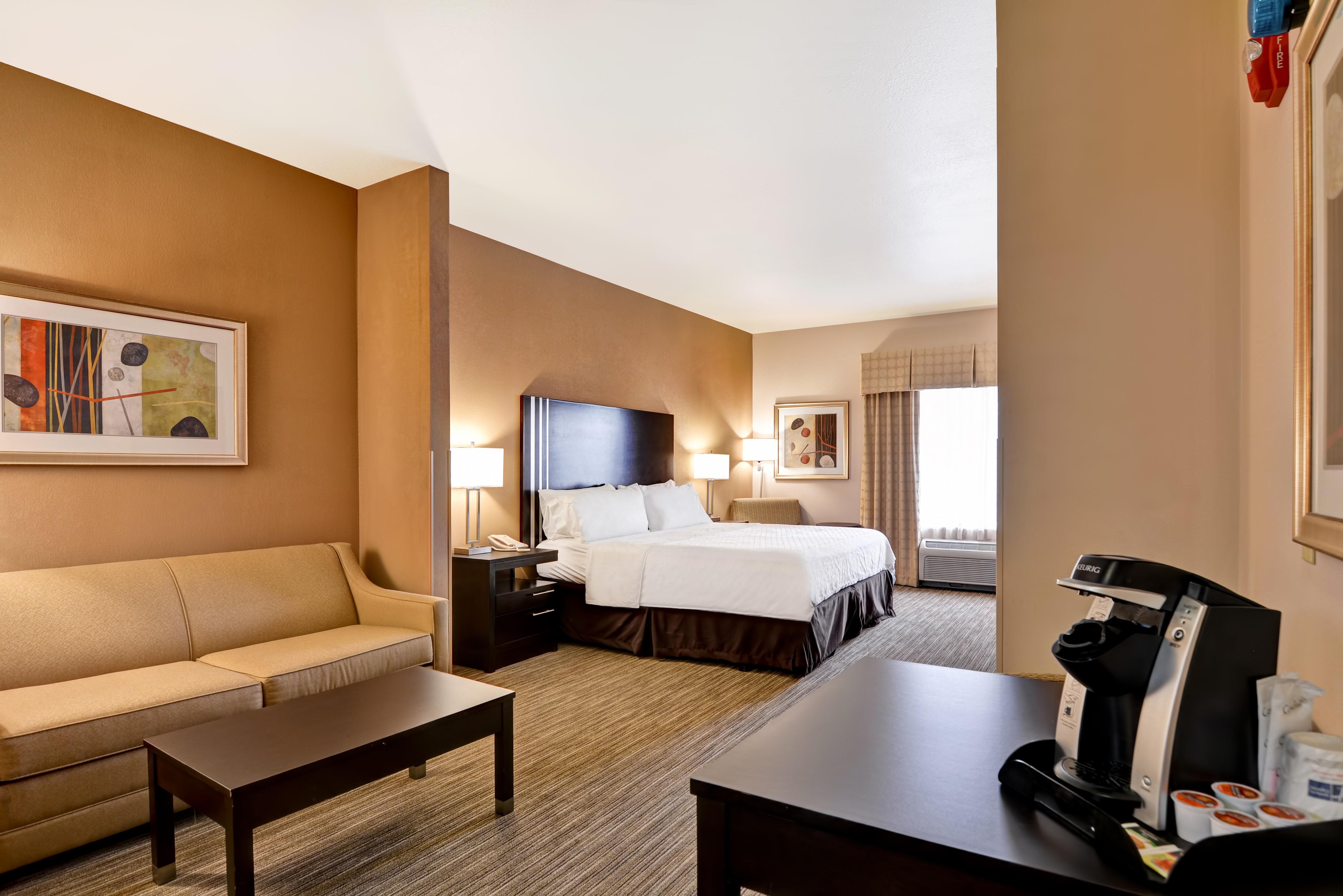 Holiday Inn Express Hotel & Suites Milwaukee-New Berlin, An Ihg Hotel Exterior photo