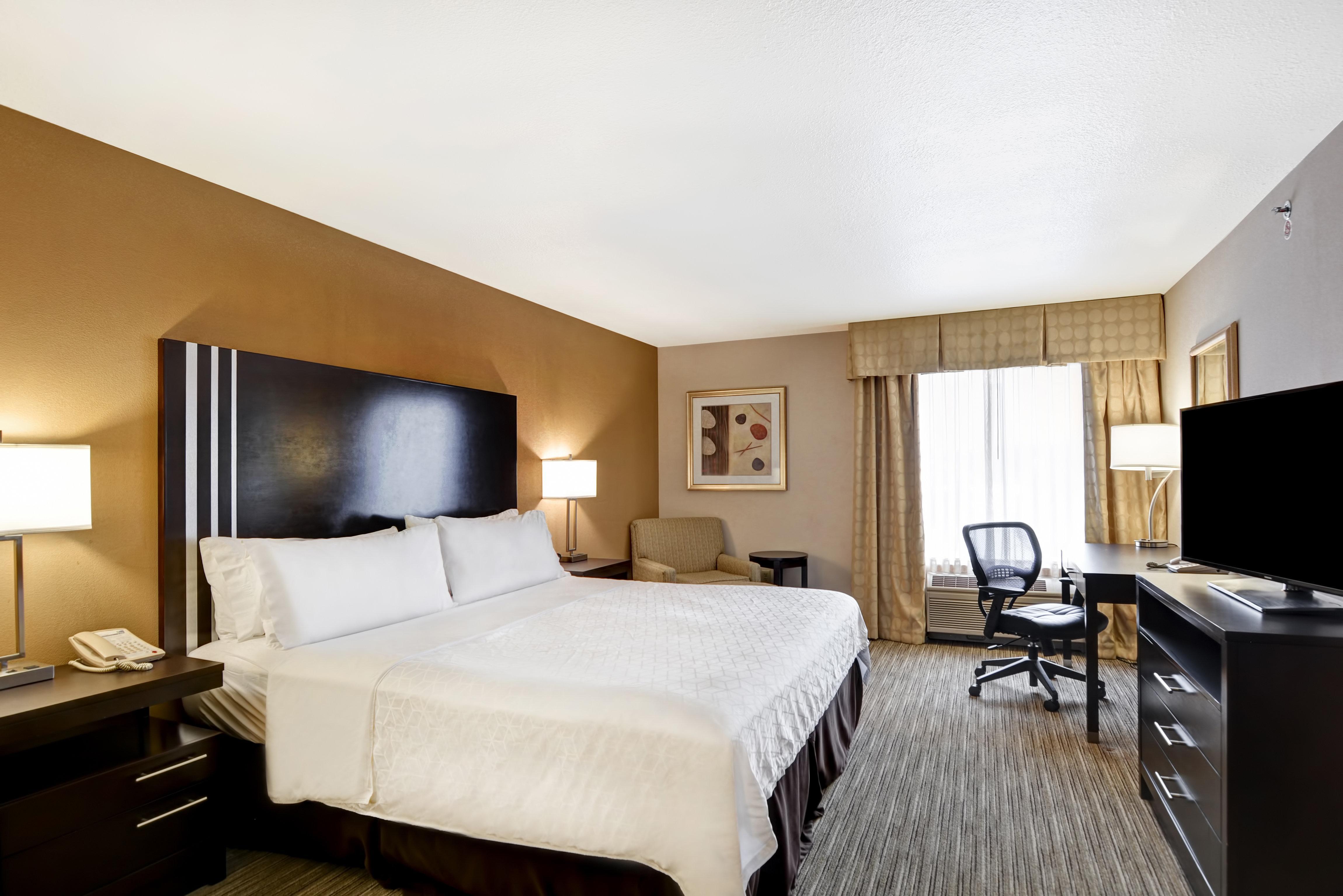 Holiday Inn Express Hotel & Suites Milwaukee-New Berlin By Ihg Exterior photo