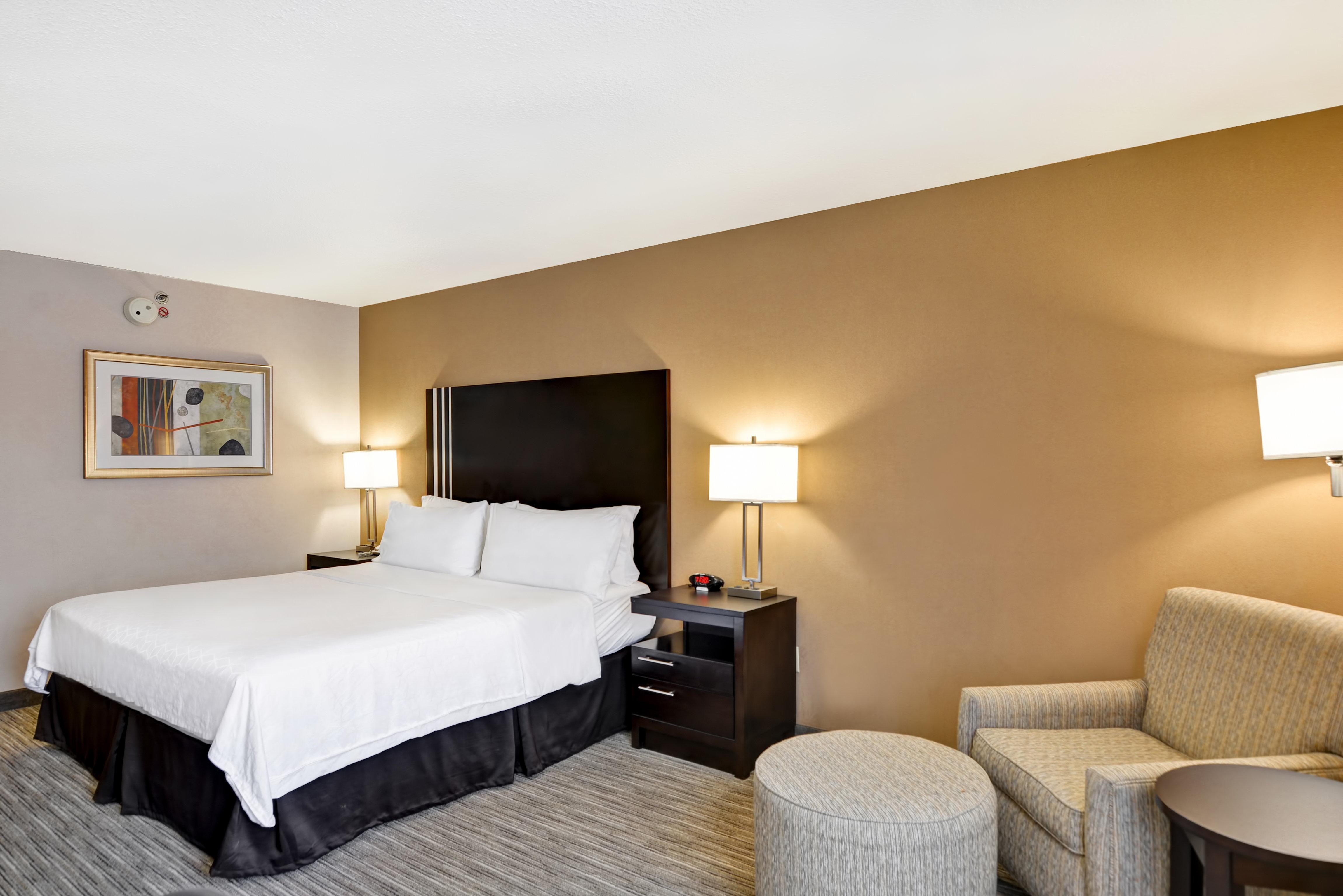 Holiday Inn Express Hotel & Suites Milwaukee-New Berlin By Ihg Exterior photo