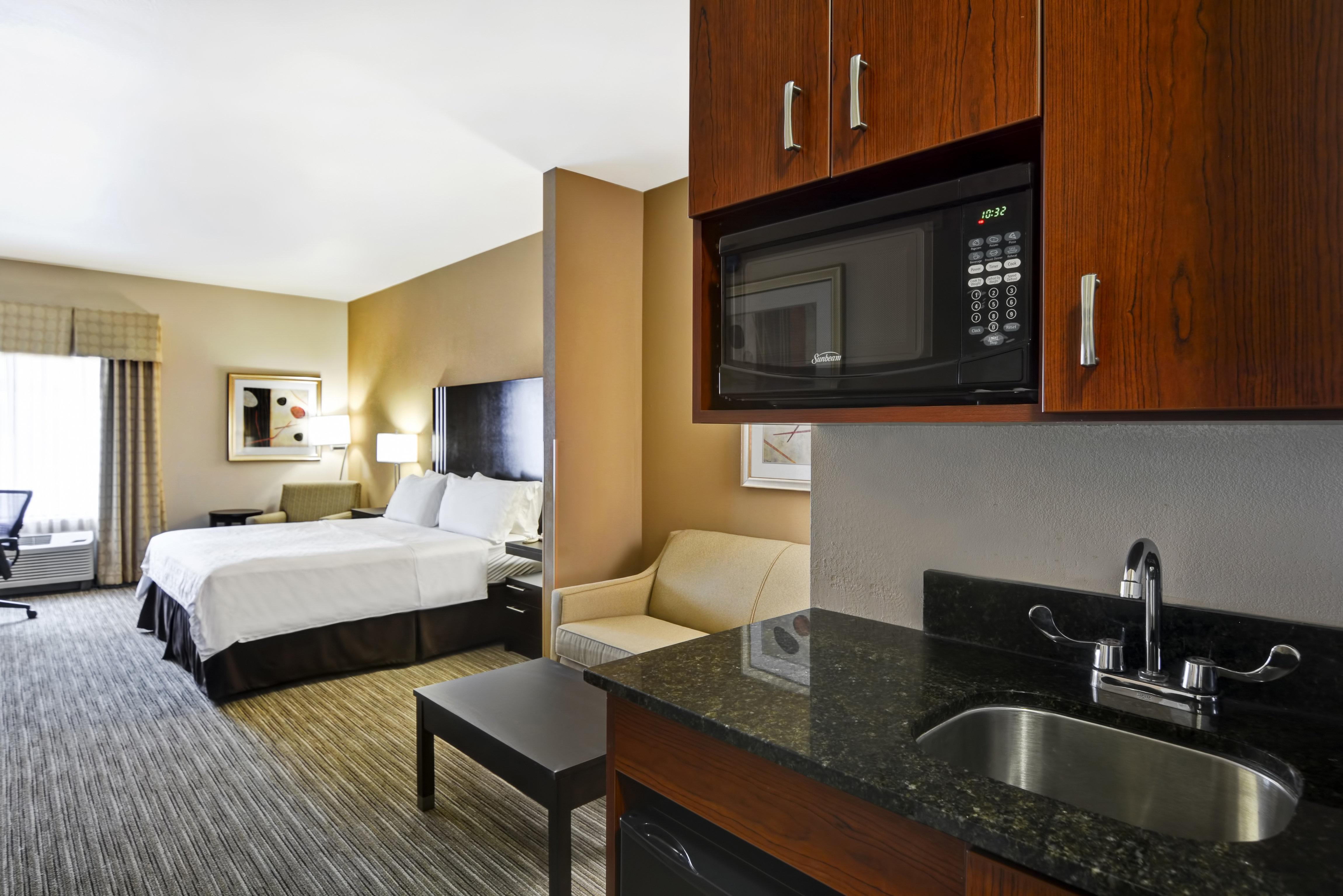 Holiday Inn Express Hotel & Suites Milwaukee-New Berlin By Ihg Exterior photo