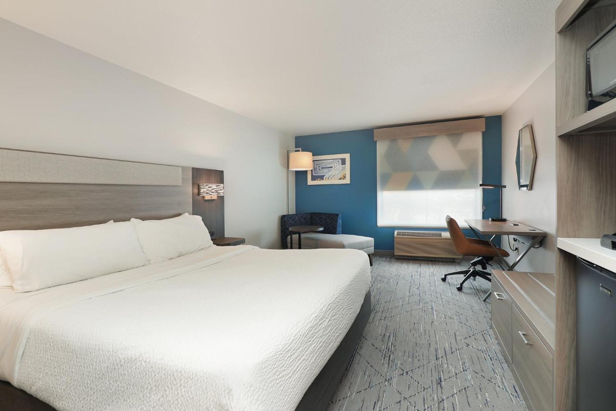 Holiday Inn Express Hotel & Suites Milwaukee-New Berlin By Ihg Exterior photo